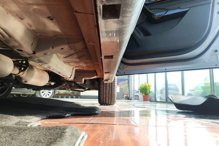 Used Dongfeng Aeolus AX7 2022 Mach Edition 1.5T DCT DF41 Right Side Sill