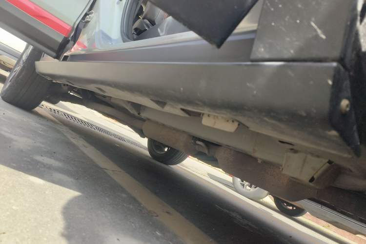 Used Dongfeng Aeolus AX7 2022 Mach Edition 1.5T DCT DF41 Right Side Sill