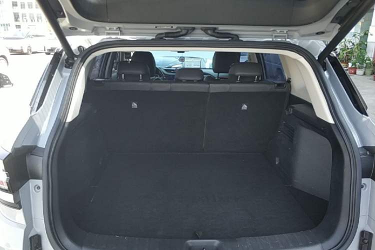 Used Dongfeng Aeolus AX7 2022 Mach Edition 1.5T DCT DF51 Trunk
