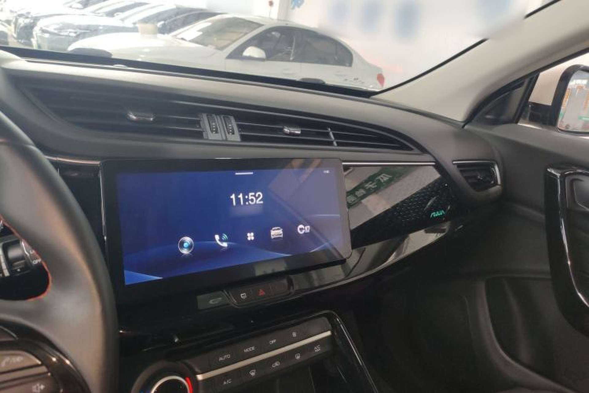 Used Dongfeng Aeolus AX7 2022 Mach Edition 1.5T DCT DF41 Center Console