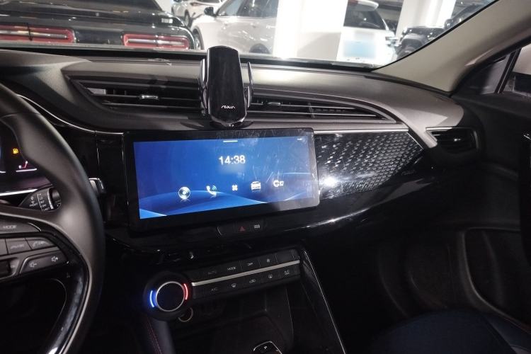 Used Dongfeng Aeolus AX7 2022 Mach Edition 1.5T DCT DF31 Center Console