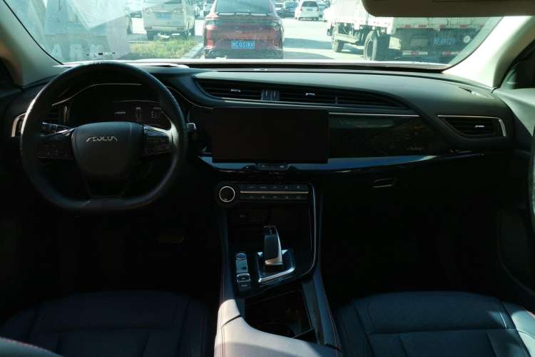 Used Dongfeng Aeolus AX7 2022 Mach Edition 1.5T DCT DF41 Center Console