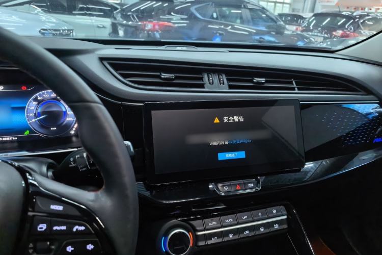 Used Dongfeng Aeolus AX7 2022 Mach Edition 1.5T DCT DF51 Center Console