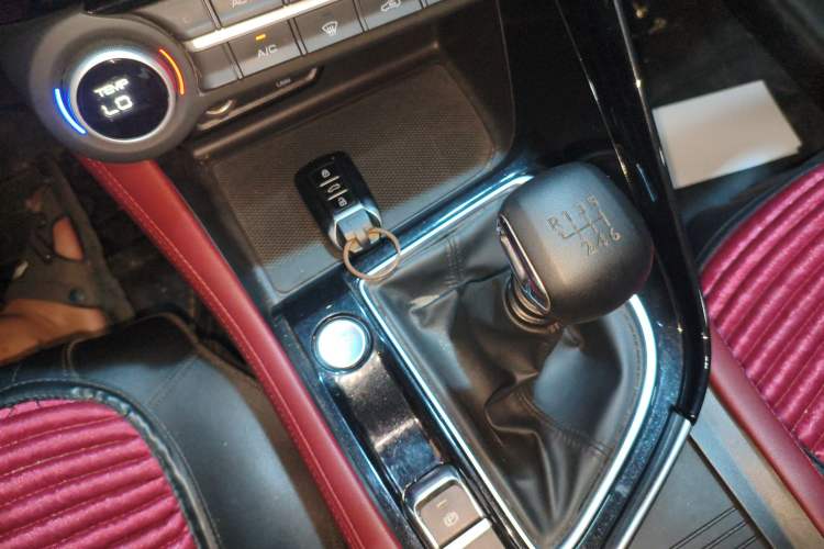 Used Dongfeng Aeolus AX7 2022 Mach Edition 1.5T Manual DF21 Gear Lever