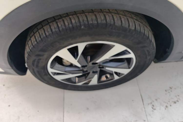 Used Dongfeng Aeolus AX7 2022 Mach Edition 1.5T DCT DF31 Left Front Wheel Hub
