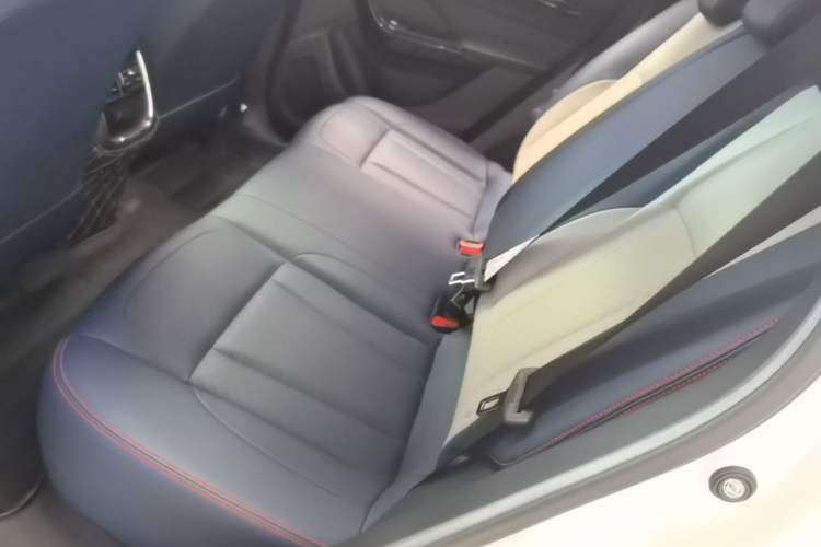Used Dongfeng Aeolus AX7 2022 Mach Edition 1.5T DCT DF41 Left Rear Seat