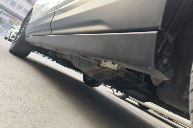 Used Dongfeng Aeolus AX7 2022 Mach Edition 1.5T DCT DF31 Left Side Sill