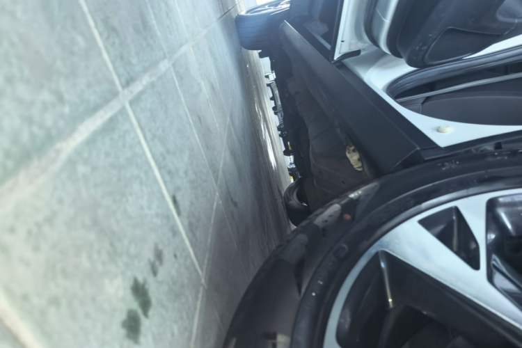 Used Dongfeng Aeolus AX7 2022 Mach Edition 1.5T DCT DF31 Left Side Sill