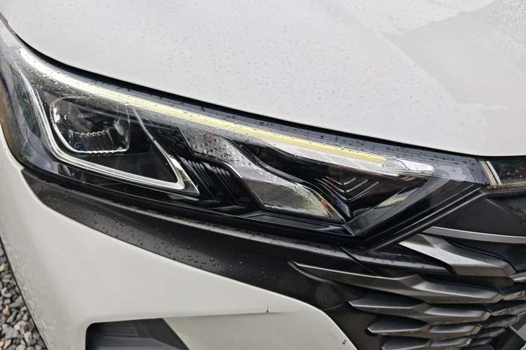 Used Dongfeng Aeolus AX7 2022 Mach Edition 1.5T DCT DF31 Right Front Headlight