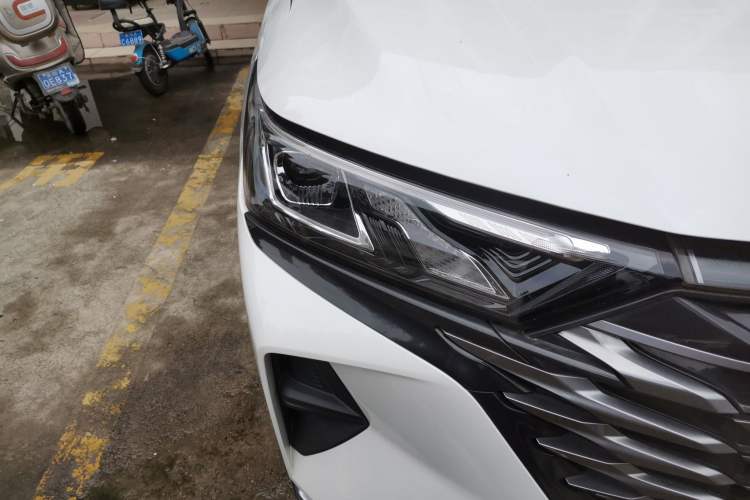 Used Dongfeng Aeolus AX7 2022 Mach Edition 1.5T DCT DF41 Right Front Headlight