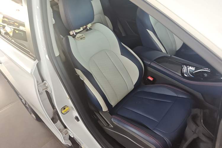 Used Dongfeng Aeolus AX7 2022 Mach Edition 1.5T DCT DF41 Right Front Seat