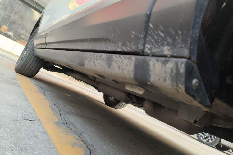 Used Dongfeng Aeolus AX7 2022 Mach Edition 1.5T DCT DF31 Right Side Sill