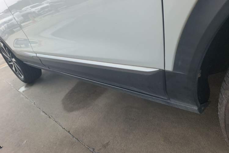 Used Dongfeng Aeolus AX7 2022 Mach Edition 1.5T DCT DF41 Right Side Sill