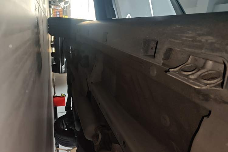 Used Dongfeng Aeolus AX7 2022 Mach Edition 1.5T DCT DF41 Right Side Sill