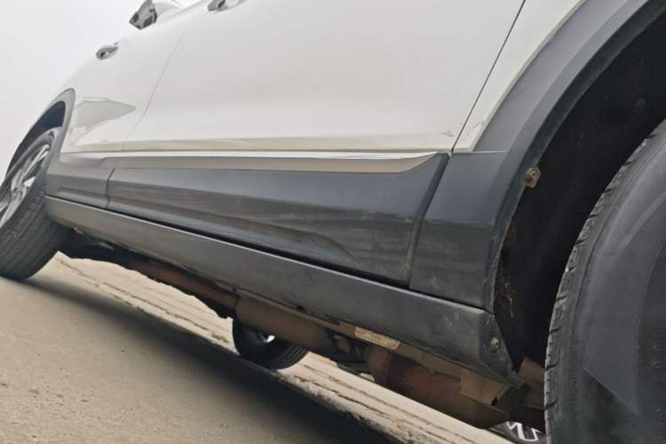 Used Dongfeng Aeolus AX7 2022 Mach Edition 1.5T DCT DF31 Right Side Sill