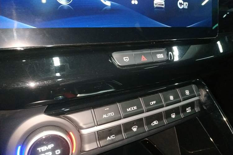 Used Dongfeng Aeolus AX7 2023 Mach Edition 1.5T DCT DF31 Audio And AC Panel