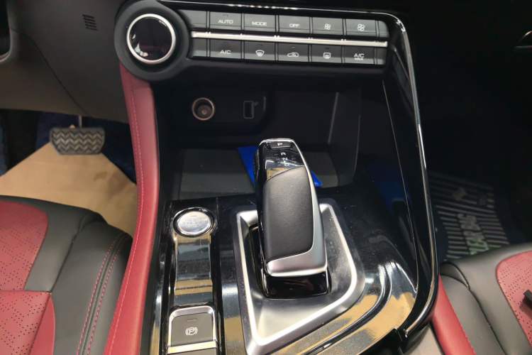 Used Dongfeng Aeolus AX7 2023 Mach Edition 1.5T DCT Champion Legend Version Gear Lever