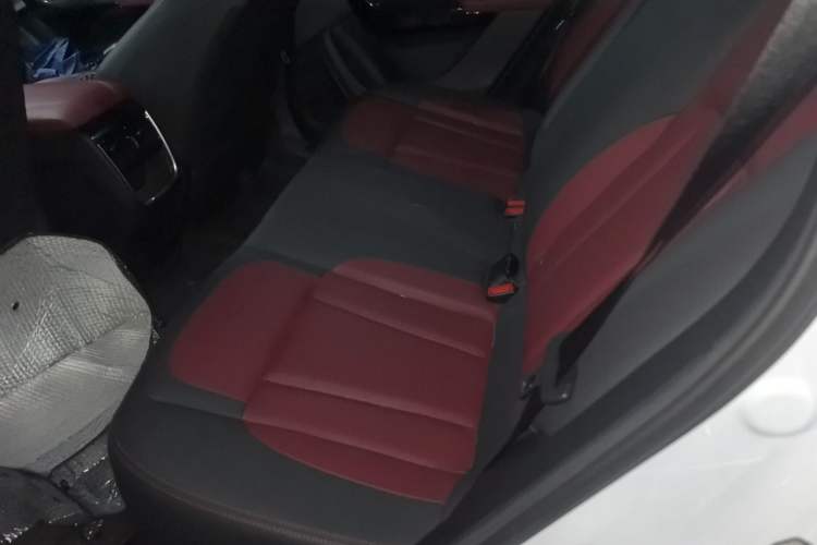 Used Dongfeng Aeolus AX7 2023 Mach Edition 1.5T DCT Champion Legend Version Left Rear Seat