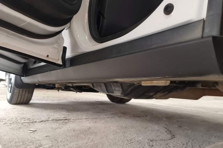 Used Dongfeng Aeolus AX7 2023 Mach Edition 1.5T DCT DF31 Left Side Sill