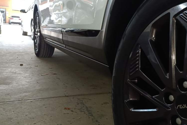 Used Dongfeng Aeolus AX7 2023 Mach Edition 1.5T DCT DF41 Left Side Sill