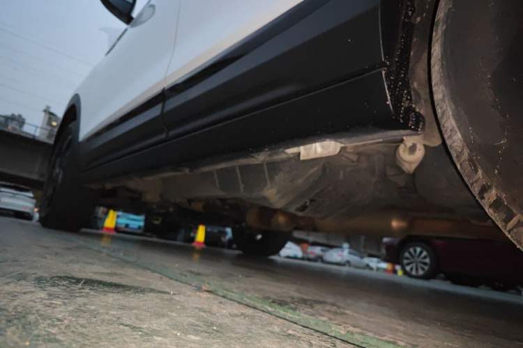 Used Dongfeng Aeolus AX7 2023 Mach Edition 1.5T DCT DF31 Left Side Sill