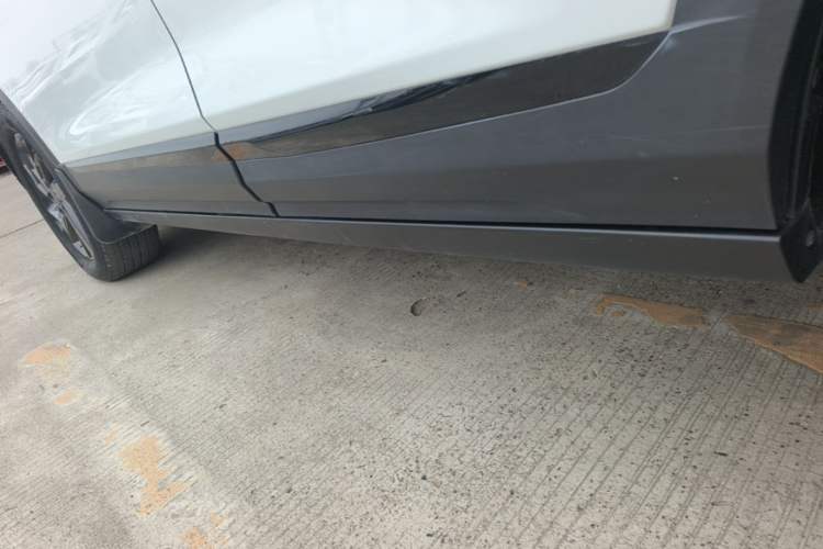 Used Dongfeng Aeolus AX7 2023 Mach Edition 1.5T DCT DF31 Left Side Sill