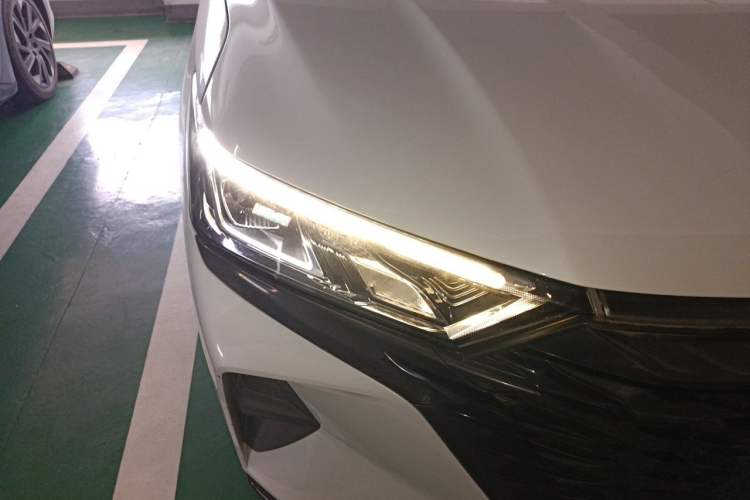 Used Dongfeng Aeolus AX7 2023 Mach Edition 1.5T DCT DF41 Right Front Headlight