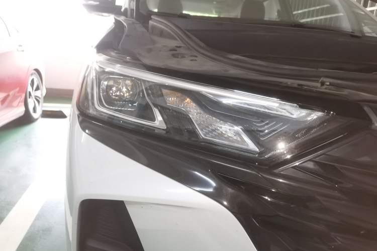 Used Dongfeng Aeolus AX7 2023 Mach Edition 1.5T DCT DF41 Right Front Headlight