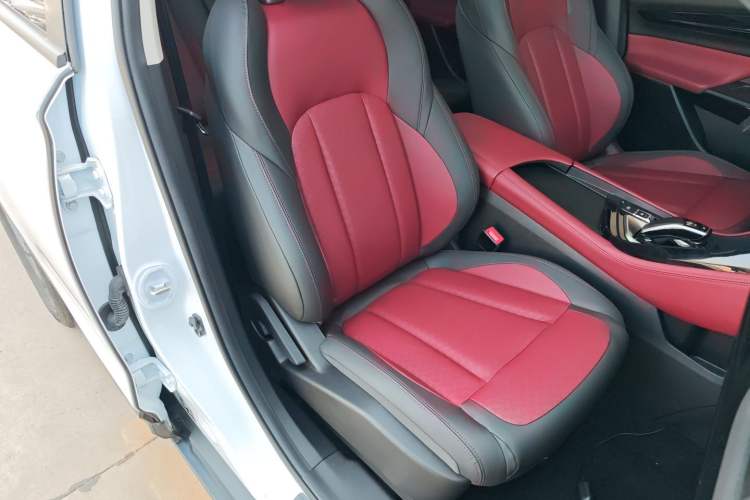 Used Dongfeng Aeolus AX7 2023 Mach Edition 1.5T DCT Champion Legend Version Right Front Seat