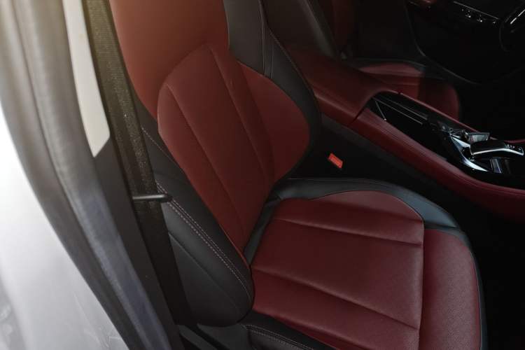 Used Dongfeng Aeolus AX7 2023 Mach Edition 1.5T DCT DF31 Right Front Seat