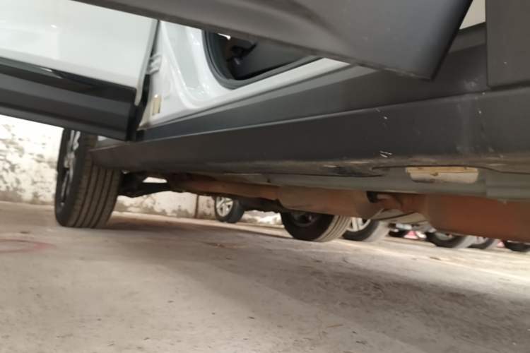 Used Dongfeng Aeolus AX7 2023 Mach Edition 1.5T DCT DF31 Right Side Sill
