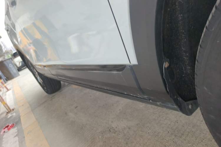 Used Dongfeng Aeolus AX7 2023 Mach Edition 1.5T DCT DF31 Right Side Sill