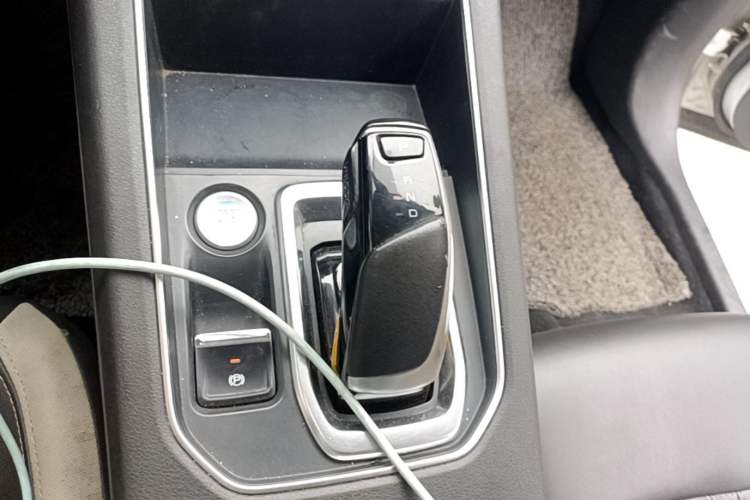 Used Dongfeng Aeolus E60 2021 360H Beauty Leopard Edition Gear Lever