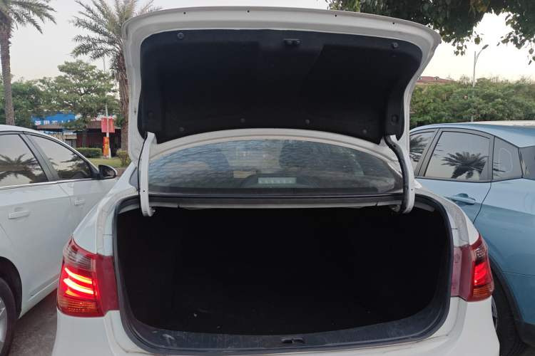 Used Dongfeng Aeolus E60 2021 500 Cougar Edition Trunk