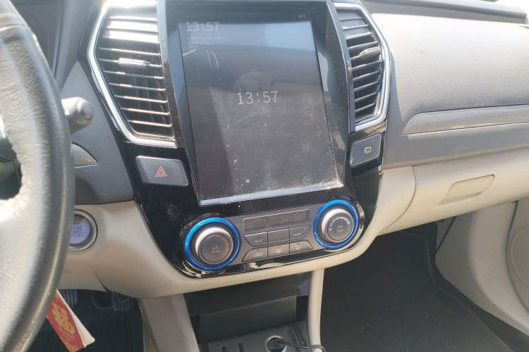 Used Dongfeng Aeolus E70 2018 Super-Intelligent Edition Audio And AC Panel