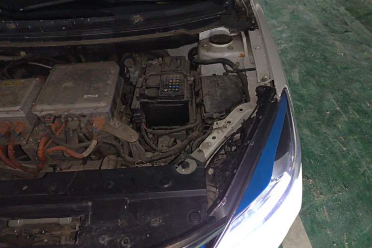 Used Dongfeng Aeolus E70 2018 Super-Intelligent Edition Engine Bay Left