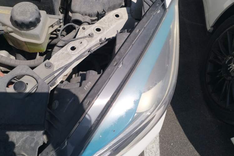 Used Dongfeng Aeolus E70 2018 Super-Intelligent Edition Engine Bay Left