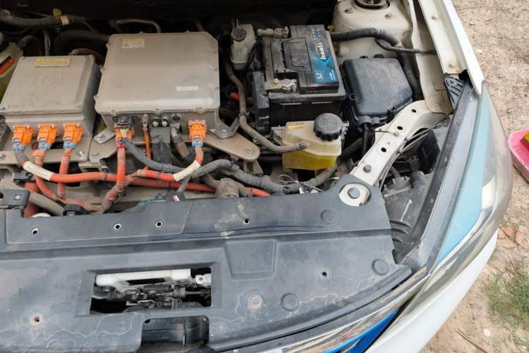 Used Dongfeng Aeolus E70 2018 Super-Enjoyment Edition Engine Bay Left