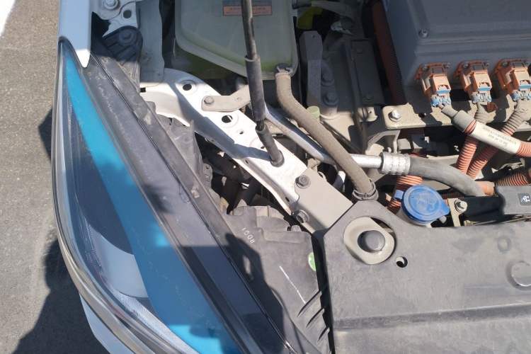 Used Dongfeng Aeolus E70 2018 Super-Intelligent Edition Engine Bay Right