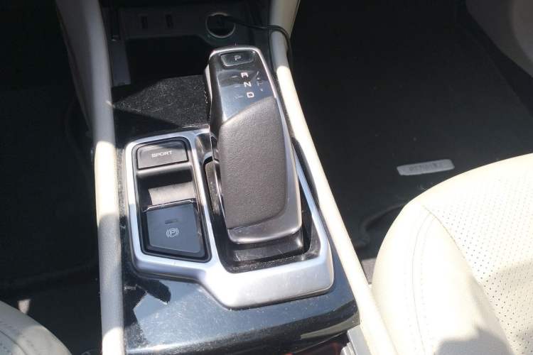 Used Dongfeng Aeolus E70 2018 Super-Intelligent Edition Gear Lever