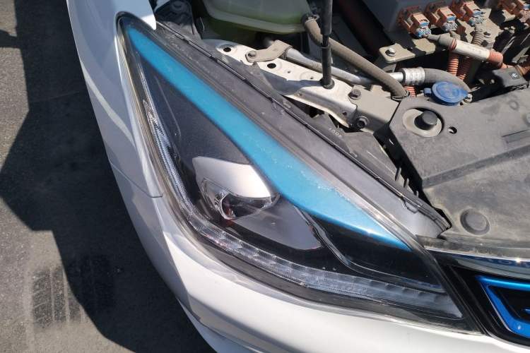 Used Dongfeng Aeolus E70 2018 Super-Intelligent Edition Right Front Headlight