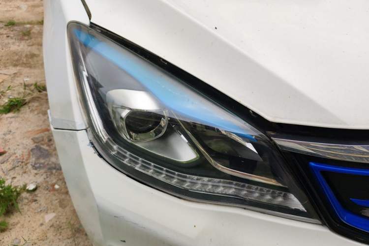 Used Dongfeng Aeolus E70 2018 Super-Enjoyment Edition Right Front Headlight