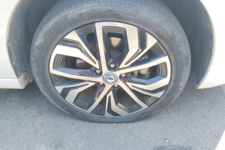 Used Dongfeng Aeolus E70 2018 Super-Intelligent Edition Right Front Wheel Hub