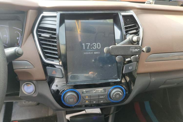 Used Dongfeng Aeolus E70 2019 500 Ultra-Comfort Edition Audio And AC Panel