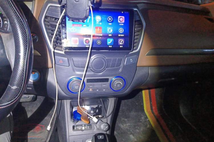 Used Dongfeng Aeolus E70 2019 500 Ultra-Comfort Edition Audio And AC Panel