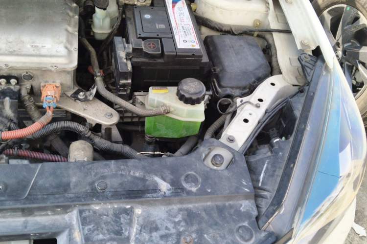 Used Dongfeng Aeolus E70 2019 500 Ultra-Comfort Edition Engine Bay Left