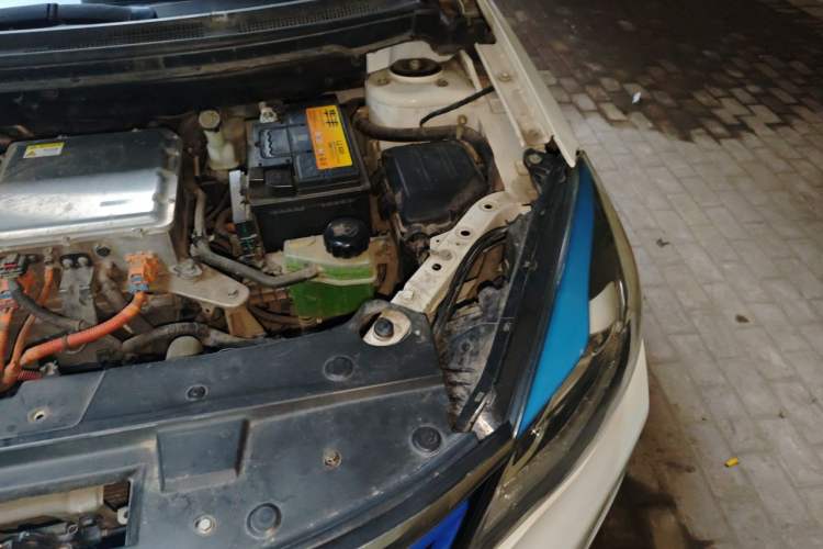 Used Dongfeng Aeolus E70 2019 500 Ultra-Comfort Edition Engine Bay Left