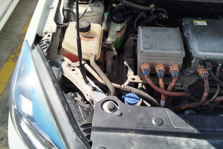 Used Dongfeng Aeolus E70 2019 500 Ultra-Comfort Edition Engine Bay Right