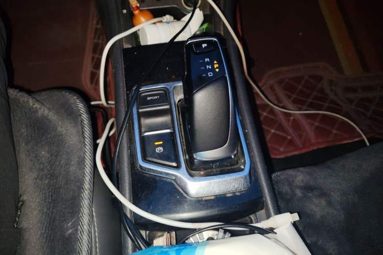 Used Dongfeng Aeolus E70 2019 500 Ultra-Comfort Edition Gear Lever