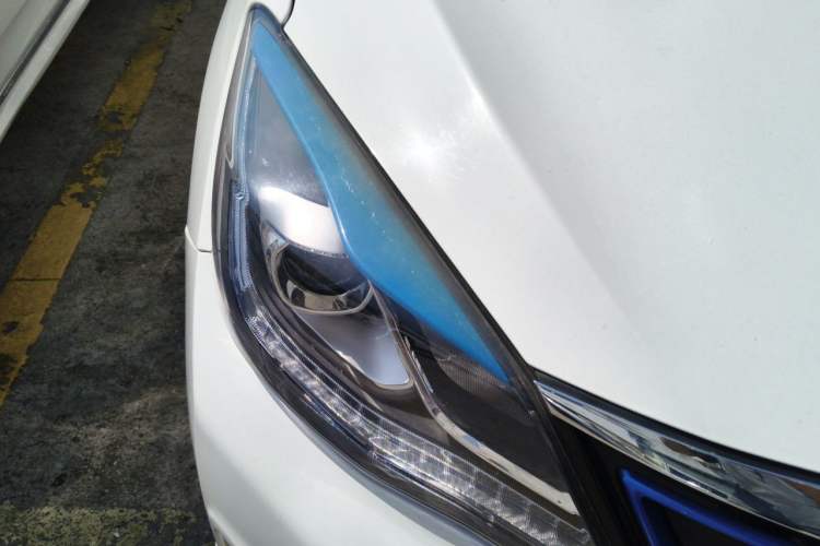 Used Dongfeng Aeolus E70 2019 500 Ultra-Comfort Edition Right Front Headlight